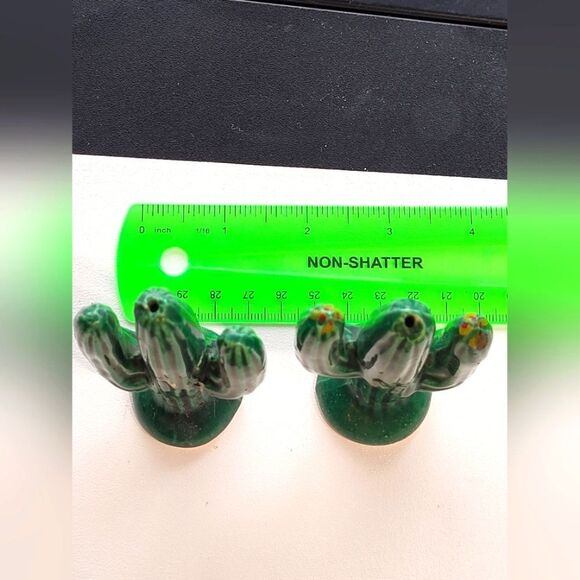 Vintage Salt and Pepper Shakers - Picture 3 of 9